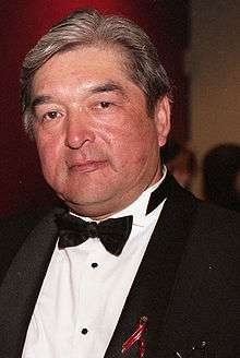 A colour photo of Graham Greene at the Gemini Awards wearing a black and white tuxedo.