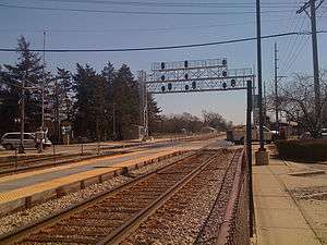 River Grove station looking southeast down the station platforms.